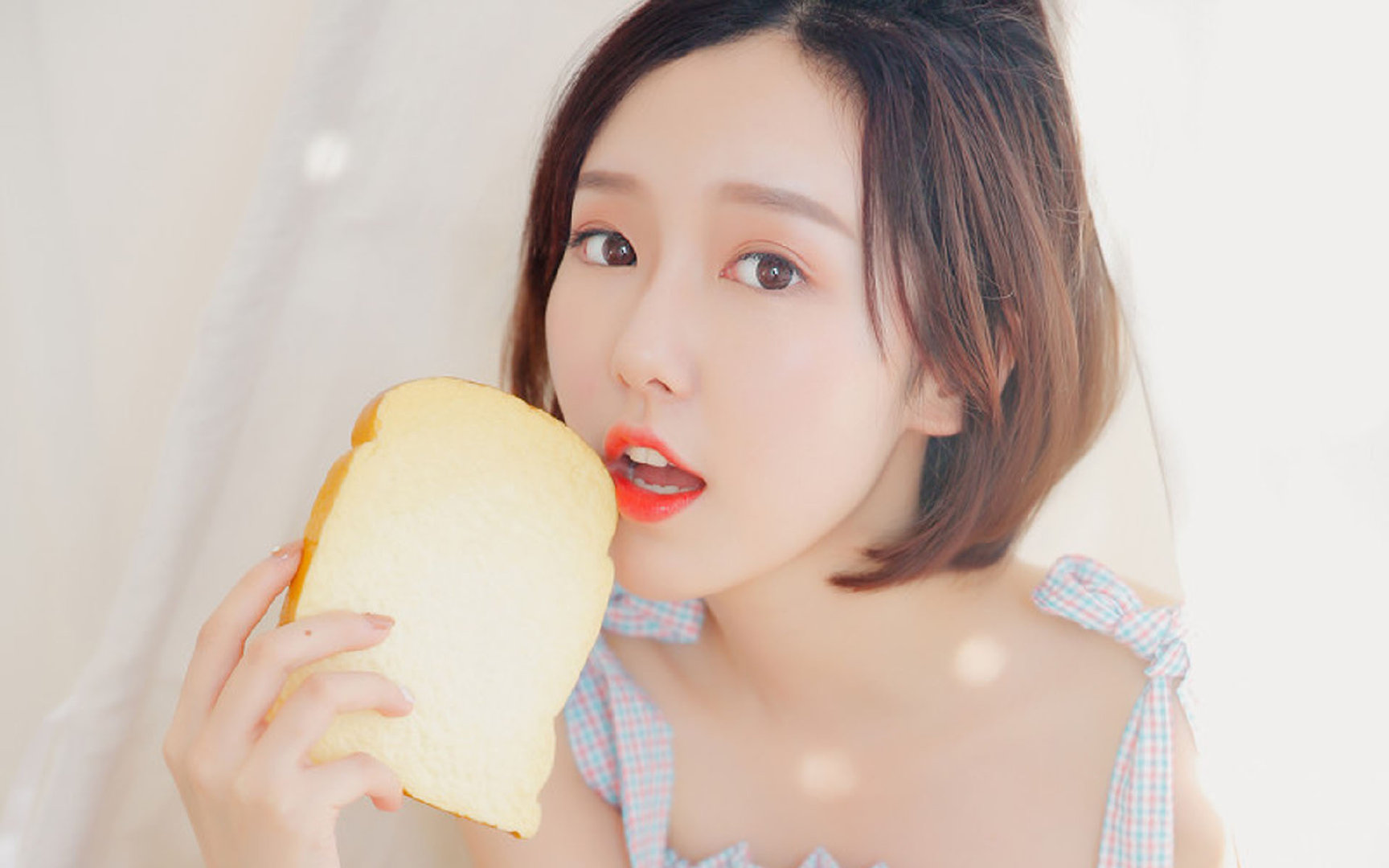 开云官网-年轻球员在强强对话中顶住压力展现出超强心理素质，年轻人球队比赛